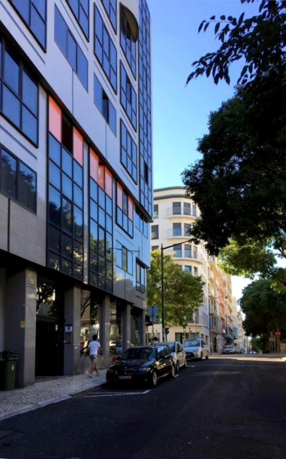 Gaze Out At The City In A Retro-Chic Getaway Lisboa Ngoại thất bức ảnh