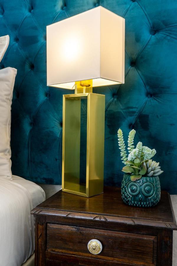 Gaze Out At The City In A Retro-Chic Getaway Lisboa Ngoại thất bức ảnh