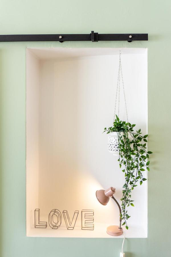 Gaze Out At The City In A Retro-Chic Getaway Lisboa Ngoại thất bức ảnh